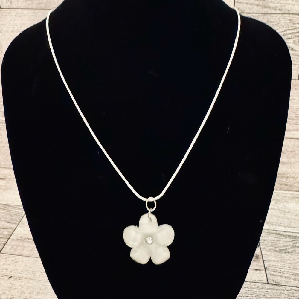16” Silver Necklace Flower Pendant in White